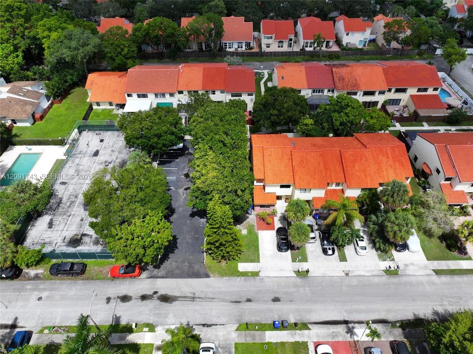 En Renta: $3,950 (4 camas, 3 baños, 2025 Pies cuadrados)