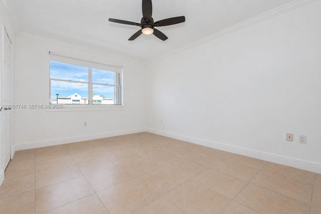 For Sale: $425,000 (2 beds, 2 baths, 1000 Square Feet)