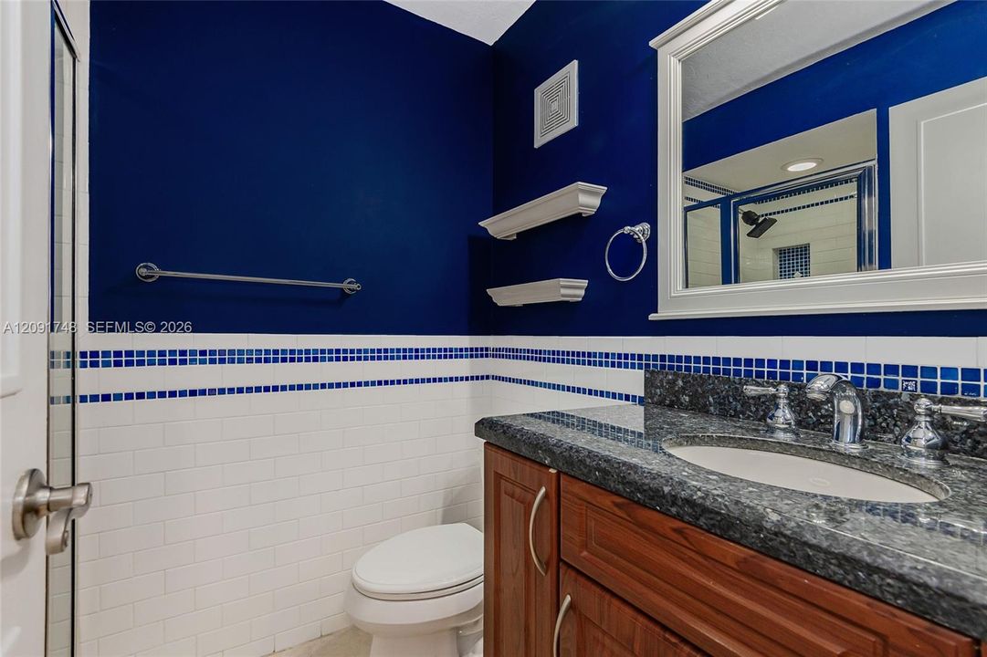 For Sale: $425,000 (2 beds, 2 baths, 1000 Square Feet)