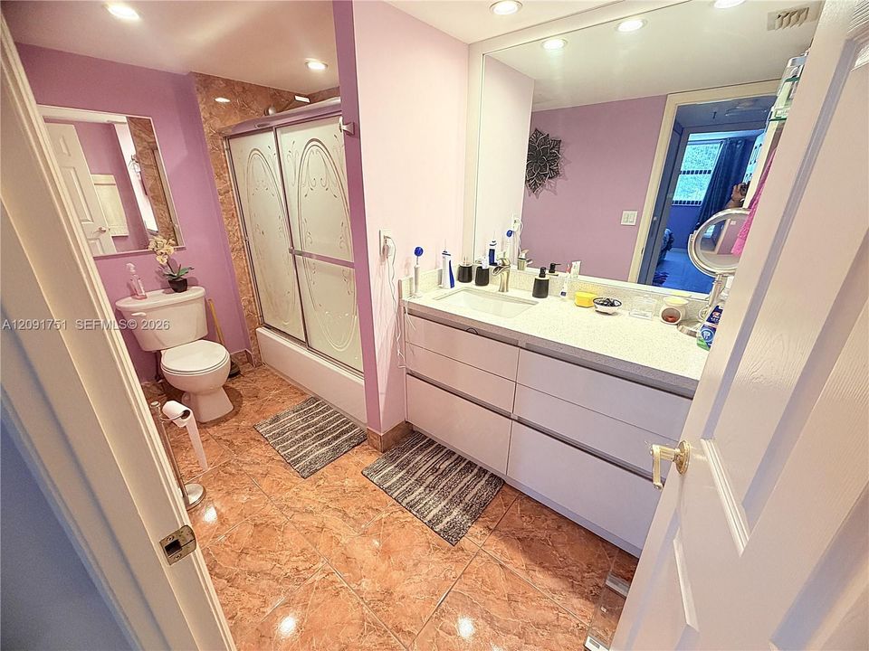 На продажу: $595,999 (2 спален, 2 ванн, 1240 Квадратных фут)