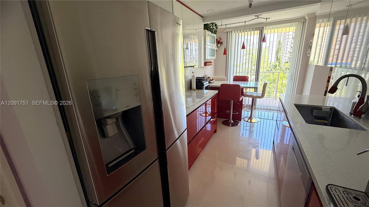 На продажу: $595,999 (2 спален, 2 ванн, 1240 Квадратных фут)