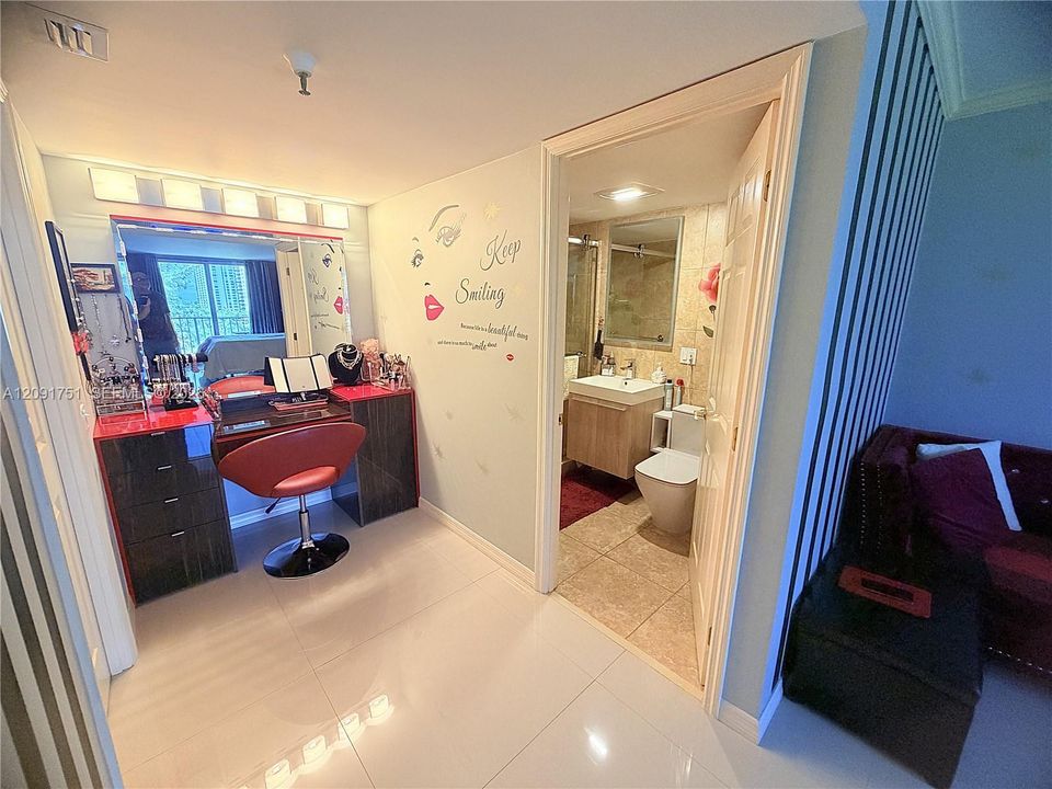 На продажу: $595,999 (2 спален, 2 ванн, 1240 Квадратных фут)
