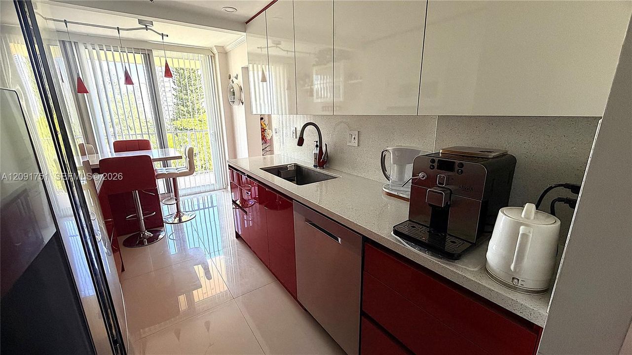 На продажу: $595,999 (2 спален, 2 ванн, 1240 Квадратных фут)