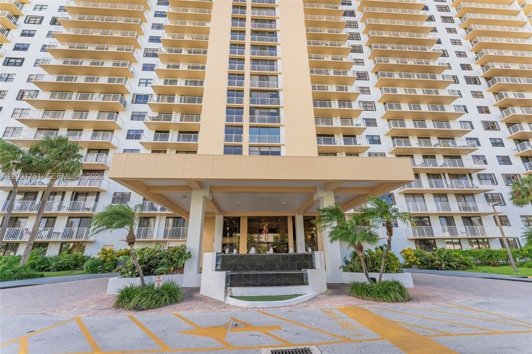 На продажу: $595,999 (2 спален, 2 ванн, 1240 Квадратных фут)