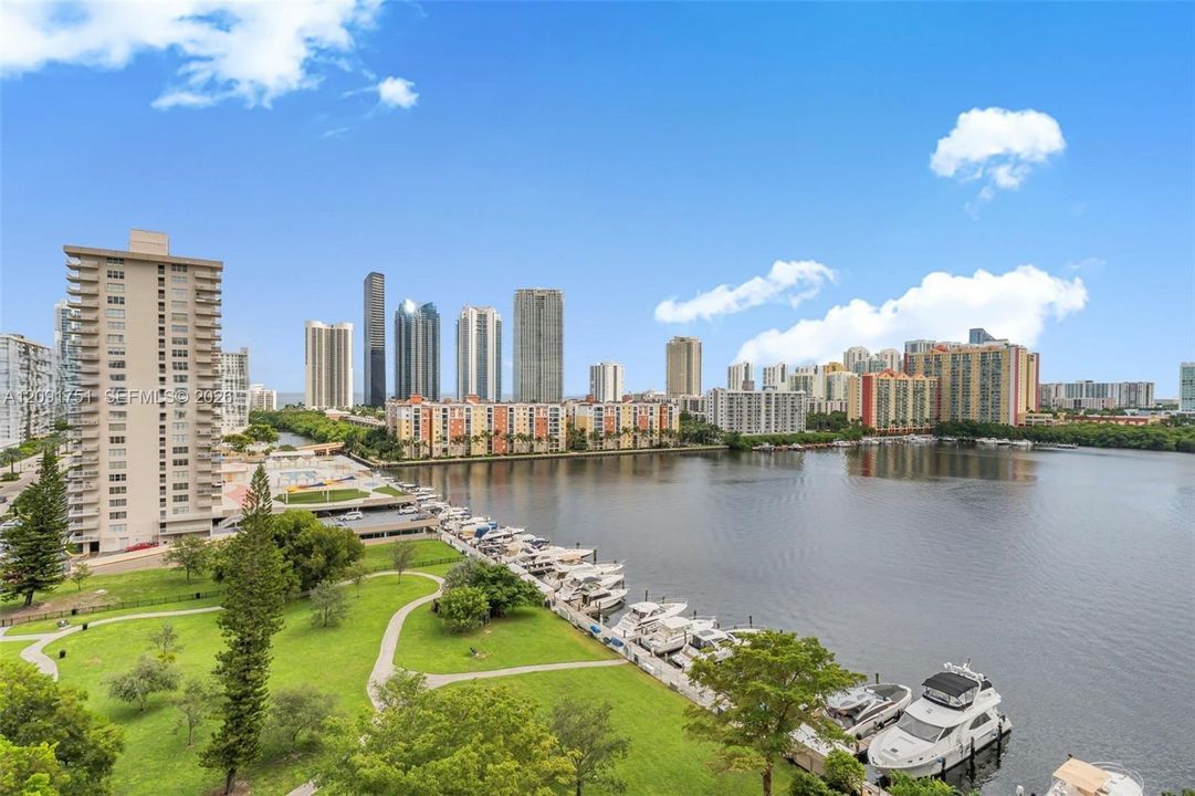 На продажу: $595,999 (2 спален, 2 ванн, 1240 Квадратных фут)