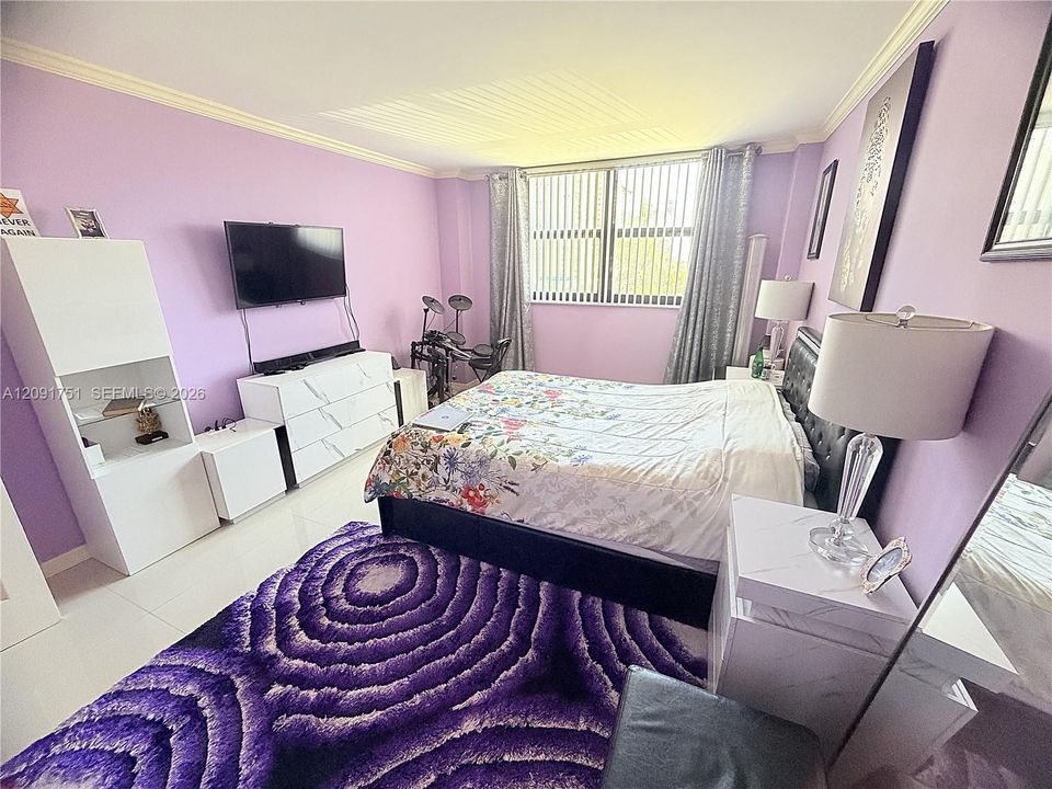 На продажу: $595,999 (2 спален, 2 ванн, 1240 Квадратных фут)