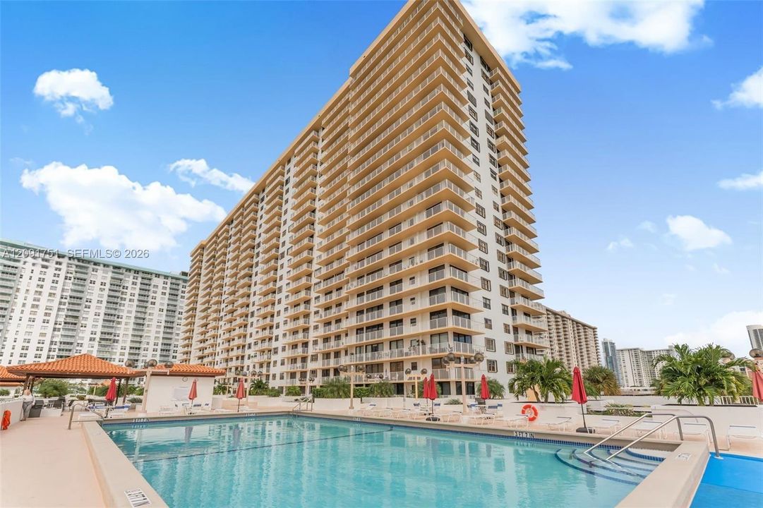 На продажу: $595,999 (2 спален, 2 ванн, 1240 Квадратных фут)