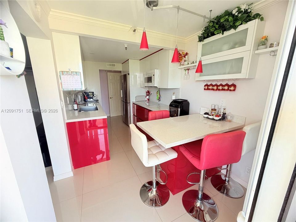 На продажу: $595,999 (2 спален, 2 ванн, 1240 Квадратных фут)