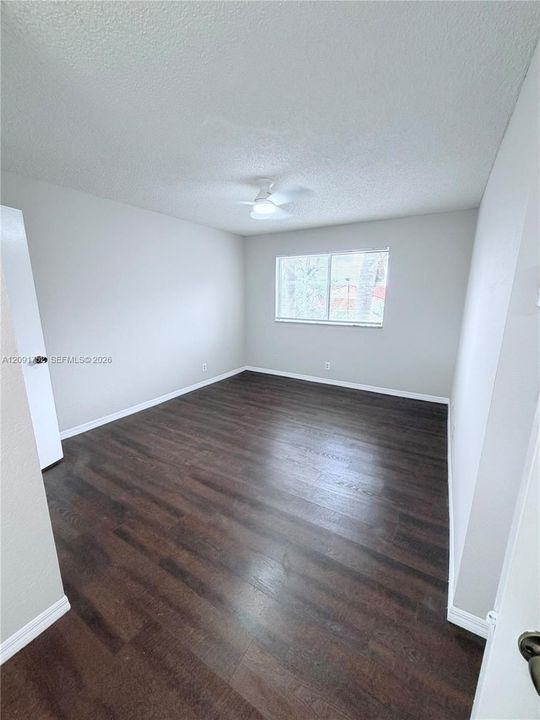 For Rent: $1,900 (2 beds, 1 baths, 912 Square Feet)