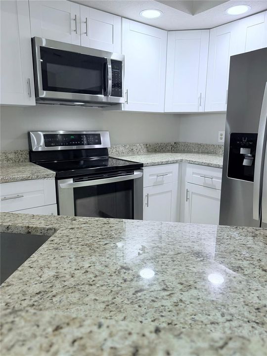 For Rent: $1,900 (2 beds, 1 baths, 912 Square Feet)