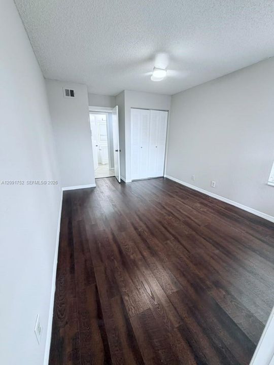 For Rent: $1,900 (2 beds, 1 baths, 912 Square Feet)