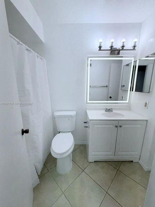 For Rent: $1,900 (2 beds, 1 baths, 912 Square Feet)