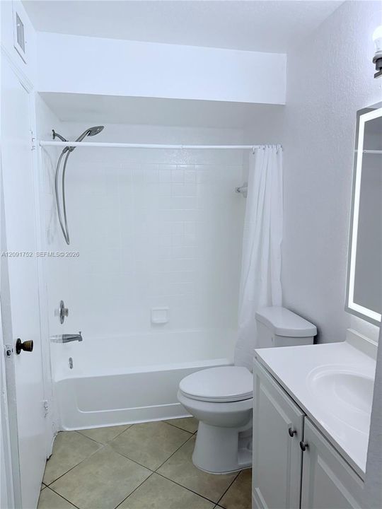 For Rent: $1,900 (2 beds, 1 baths, 912 Square Feet)