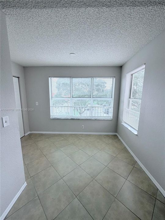 For Rent: $1,900 (2 beds, 1 baths, 912 Square Feet)