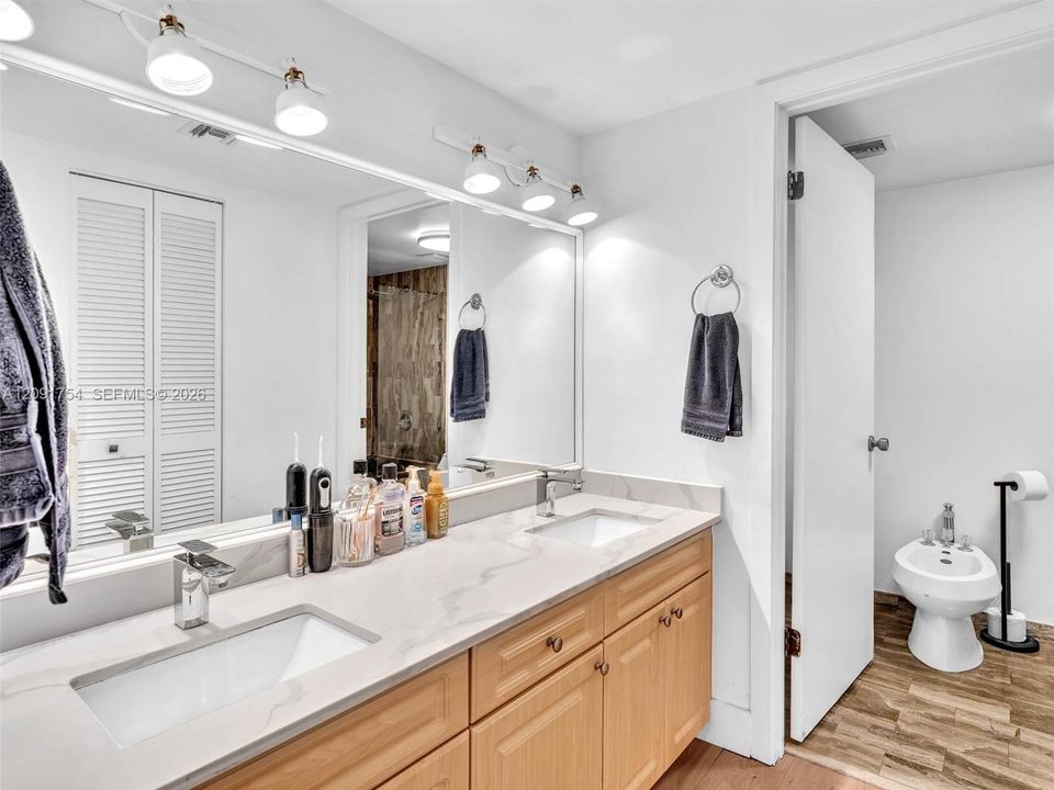 For Sale: $779,000 (2 beds, 2 baths, 1450 Square Feet)