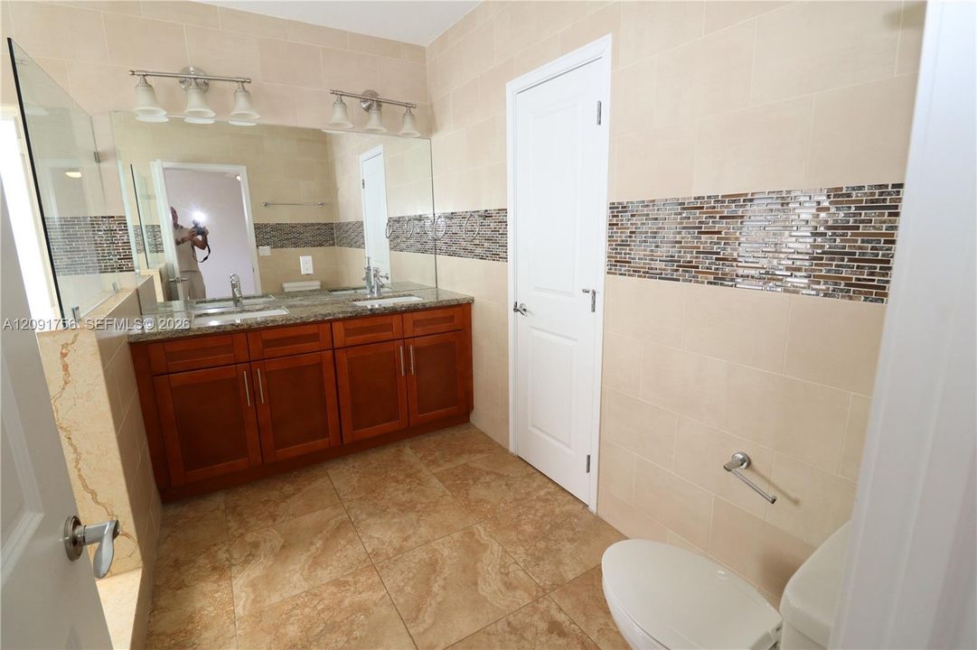В аренду: $3,300 (3 спален, 3 ванн, 1800 Квадратных фут)