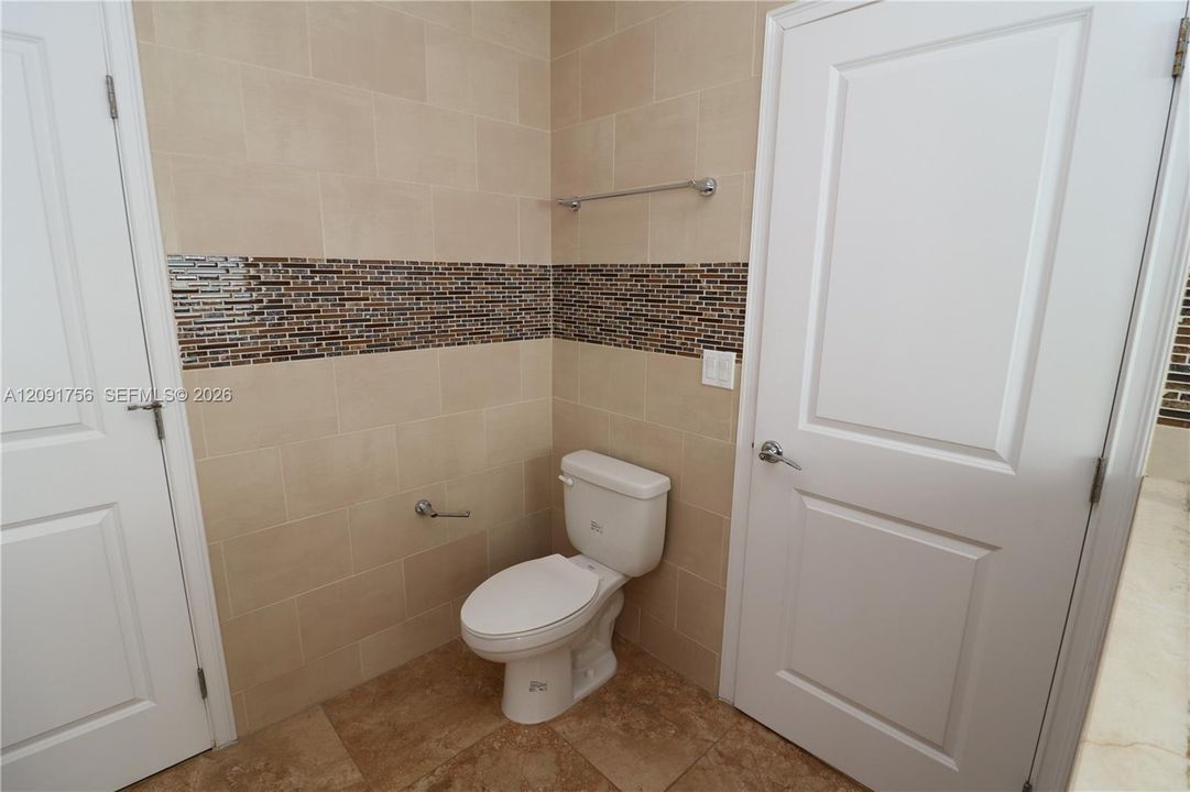 В аренду: $3,300 (3 спален, 3 ванн, 1800 Квадратных фут)