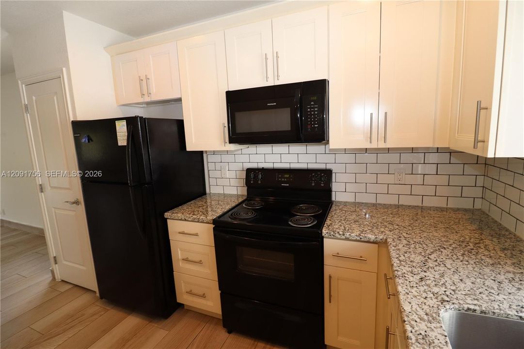 В аренду: $3,300 (3 спален, 3 ванн, 1800 Квадратных фут)