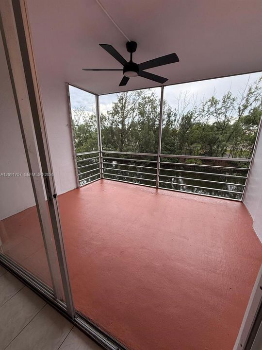 For Rent: $2,200 (1 beds, 1 baths, 865 Square Feet)