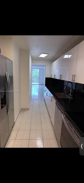 For Rent: $2,200 (1 beds, 1 baths, 865 Square Feet)