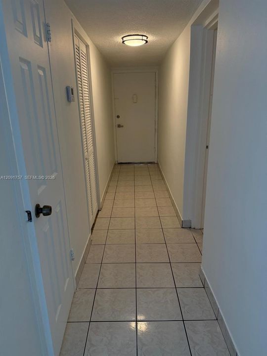For Rent: $2,200 (1 beds, 1 baths, 865 Square Feet)
