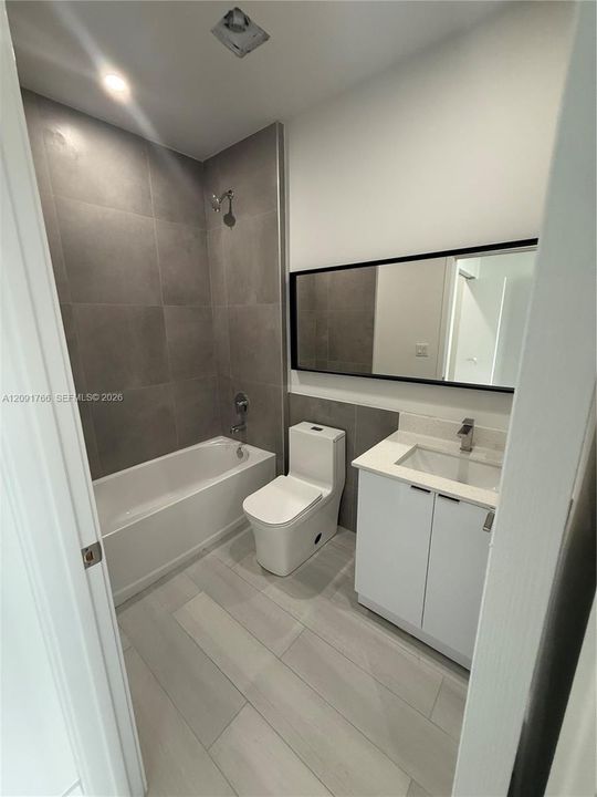 В аренду: $2,600 (2 спален, 2 ванн, 865 Квадратных фут)