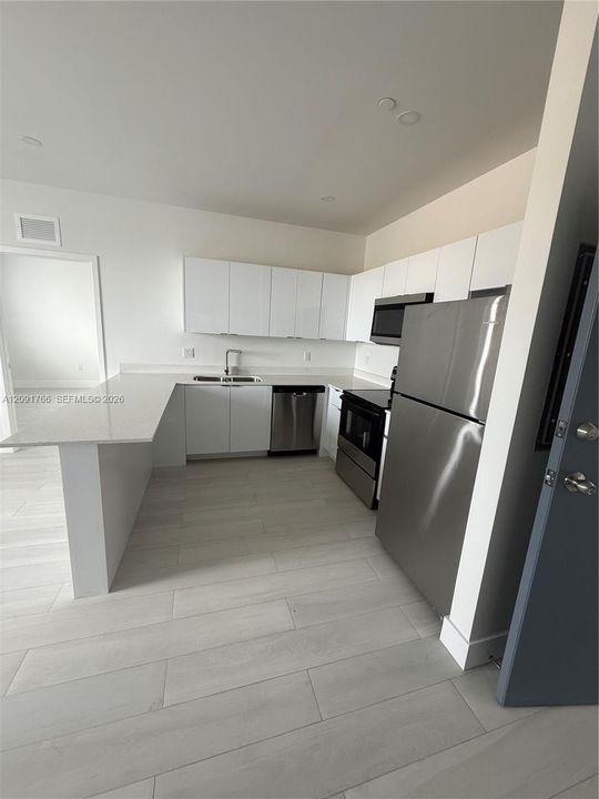 В аренду: $2,600 (2 спален, 2 ванн, 865 Квадратных фут)