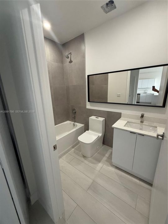 В аренду: $2,600 (2 спален, 2 ванн, 865 Квадратных фут)