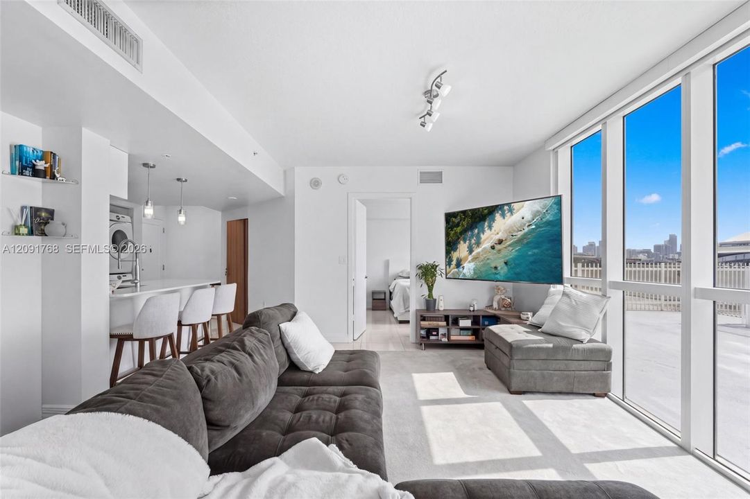 В аренду: $2,950 (2 спален, 2 ванн, 856 Квадратных фут)