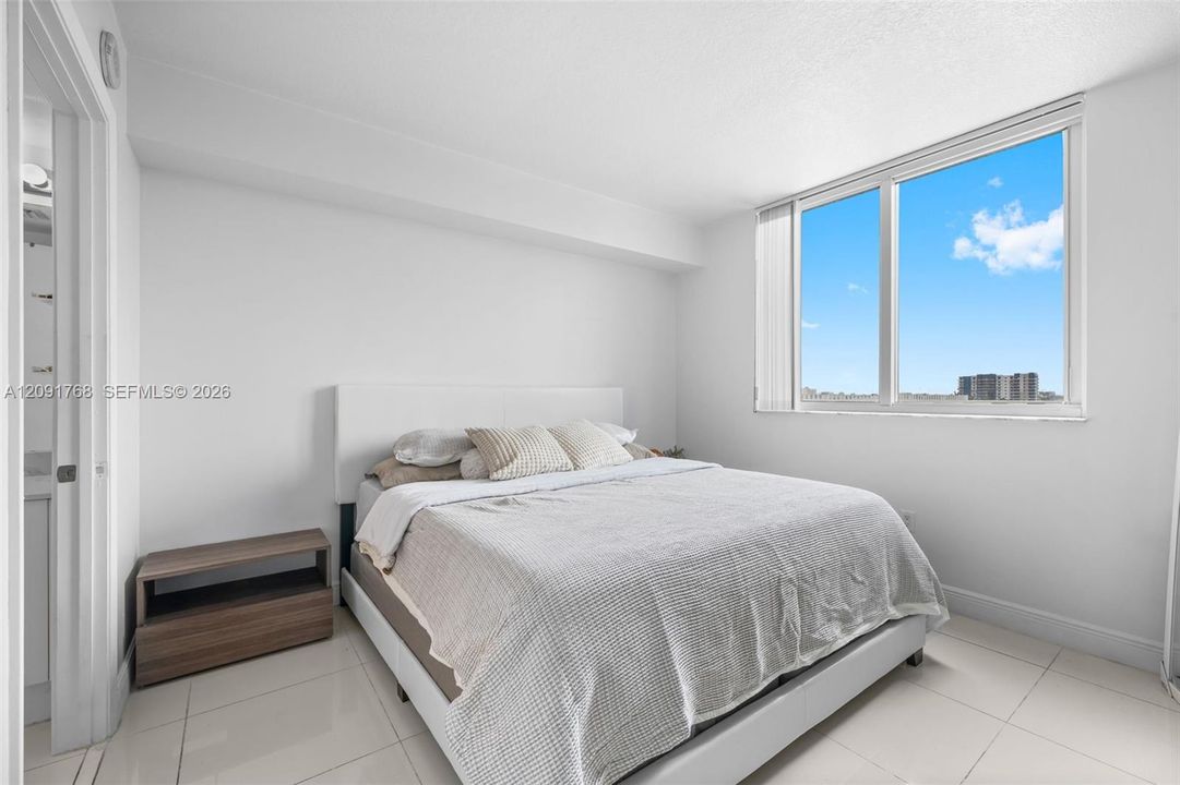В аренду: $2,950 (2 спален, 2 ванн, 856 Квадратных фут)