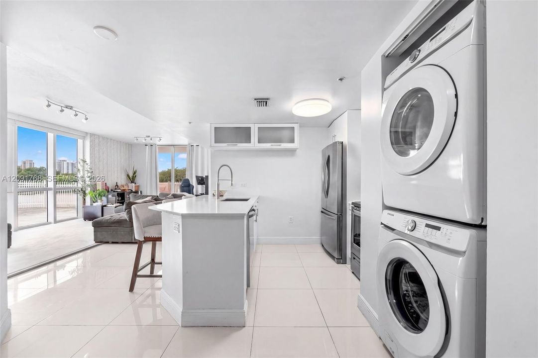 В аренду: $2,950 (2 спален, 2 ванн, 856 Квадратных фут)