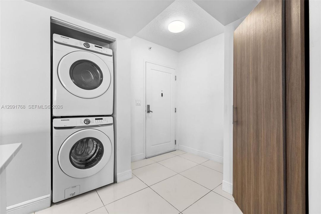 В аренду: $2,950 (2 спален, 2 ванн, 856 Квадратных фут)