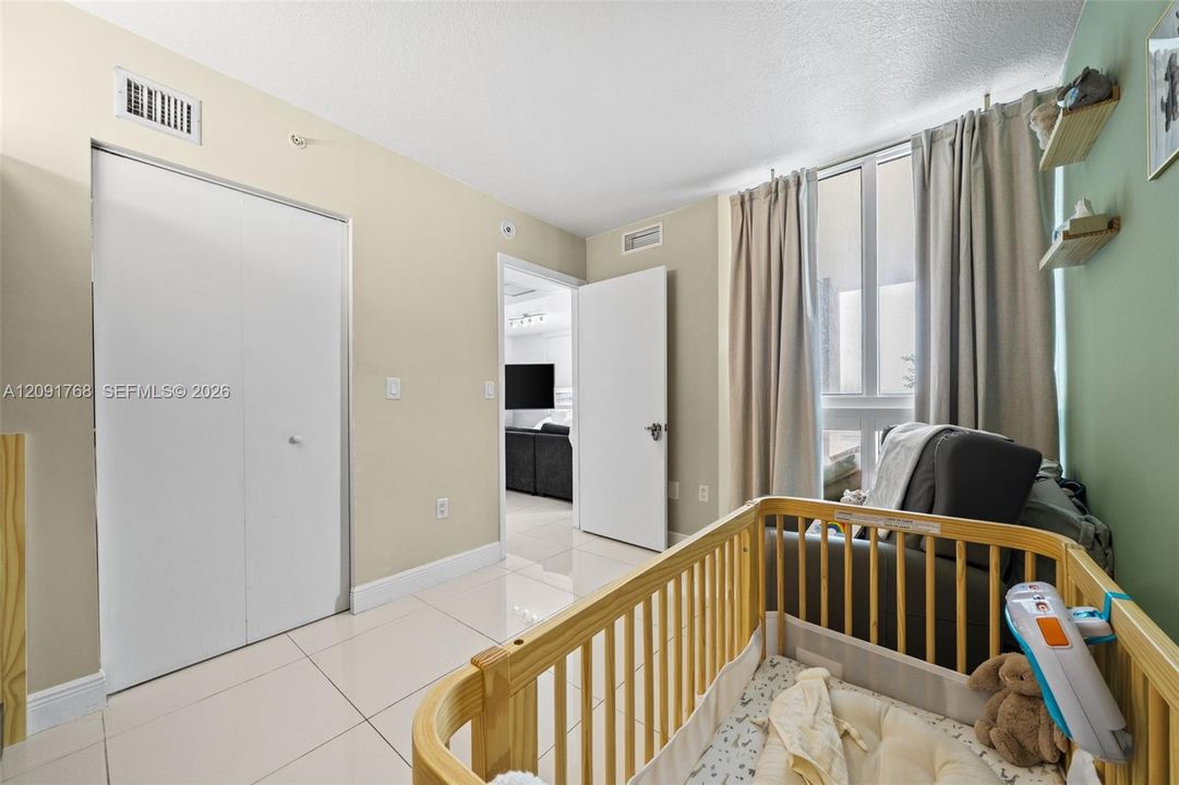 В аренду: $2,950 (2 спален, 2 ванн, 856 Квадратных фут)