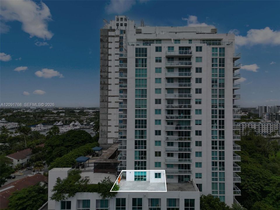 В аренду: $2,950 (2 спален, 2 ванн, 856 Квадратных фут)