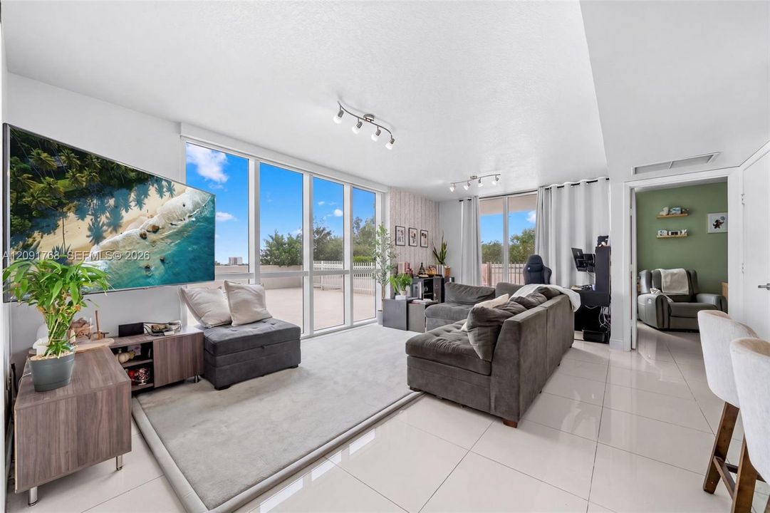В аренду: $2,950 (2 спален, 2 ванн, 856 Квадратных фут)