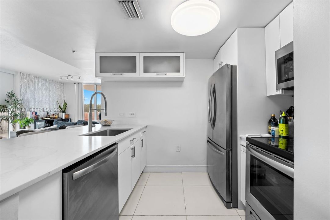 В аренду: $2,950 (2 спален, 2 ванн, 856 Квадратных фут)
