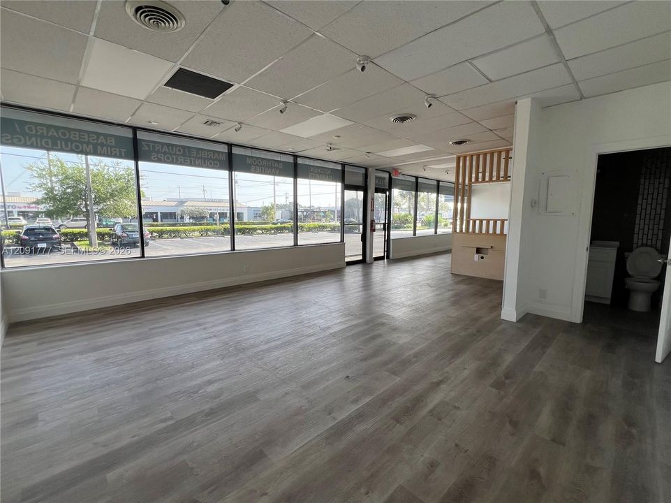 В аренду: $3,600 (0 спален, 0 ванн, 0 Квадратных фут)