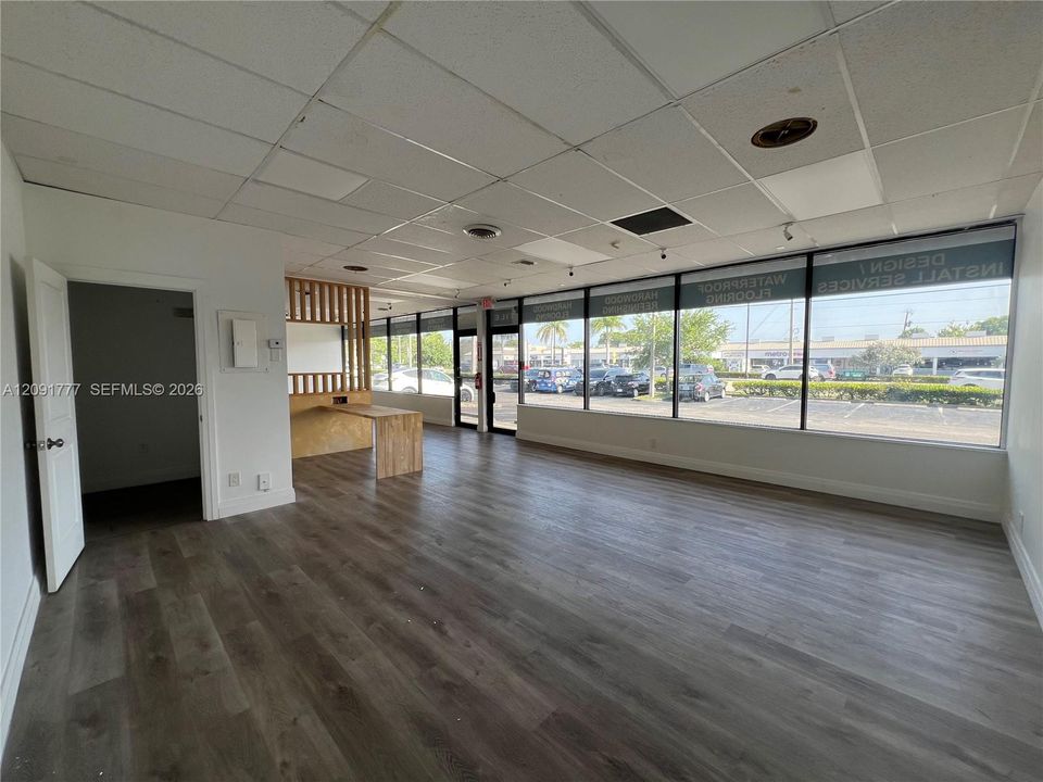В аренду: $3,600 (0 спален, 0 ванн, 0 Квадратных фут)