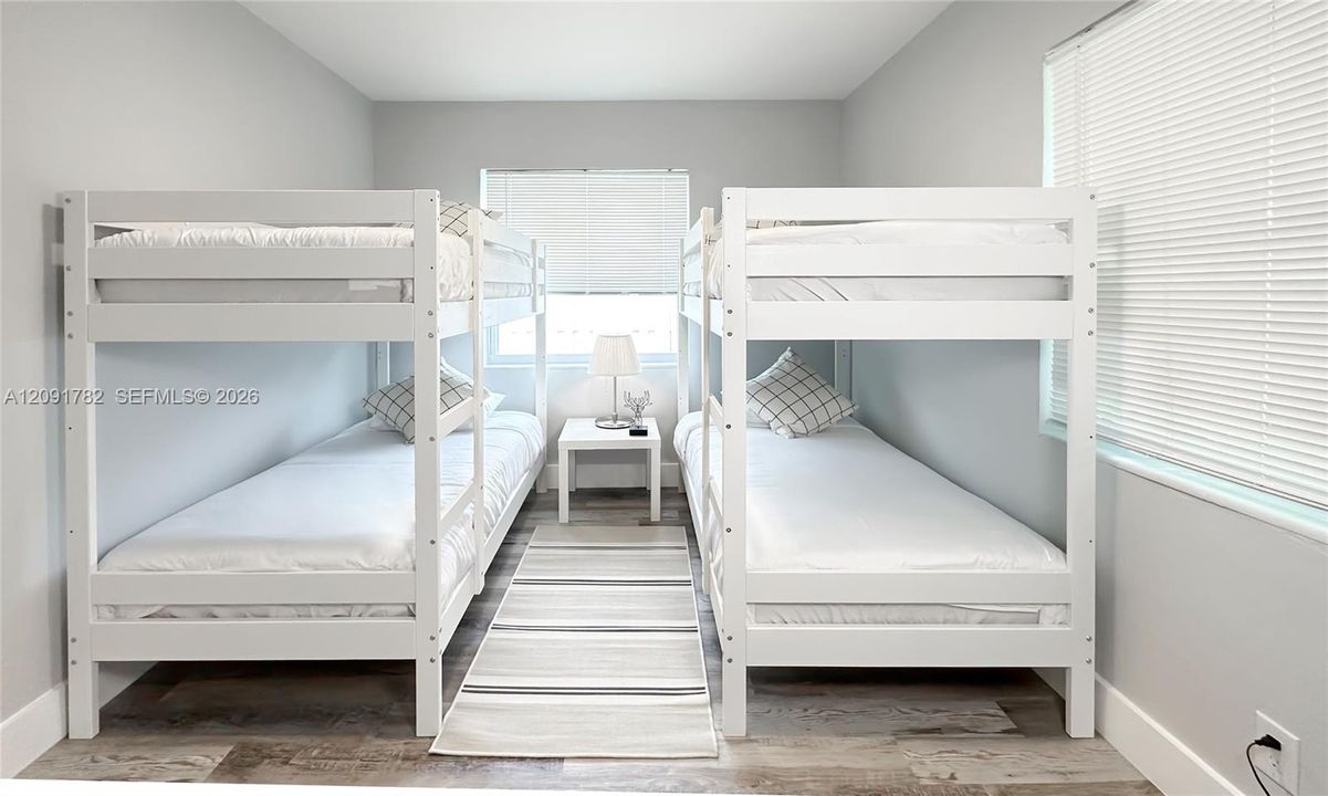 For Rent: $2,399 (2 beds, 1 baths, 1598 Square Feet)