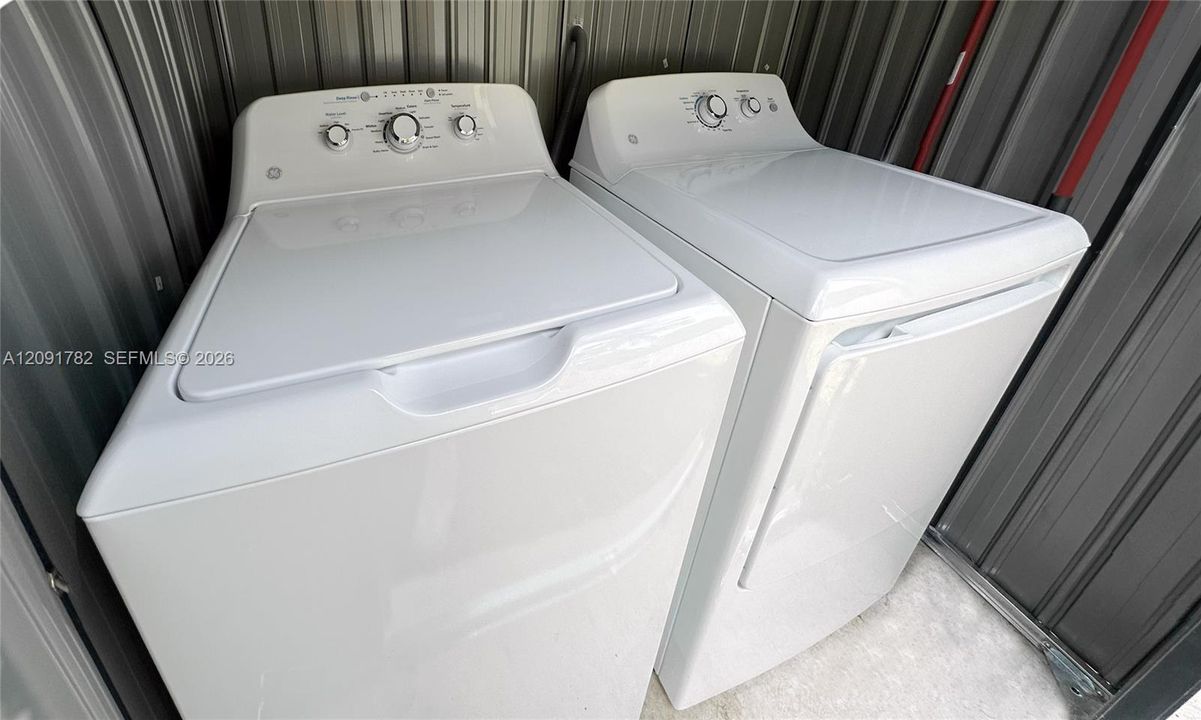 For Rent: $2,399 (2 beds, 1 baths, 1598 Square Feet)