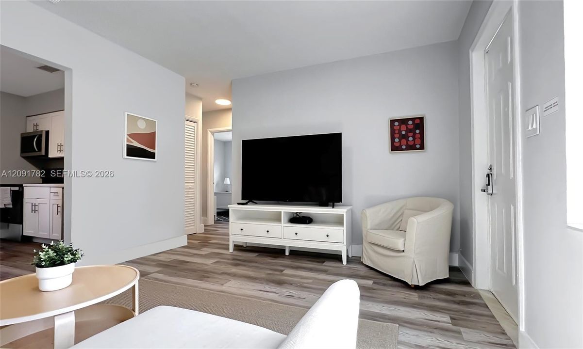 For Rent: $2,399 (2 beds, 1 baths, 1598 Square Feet)