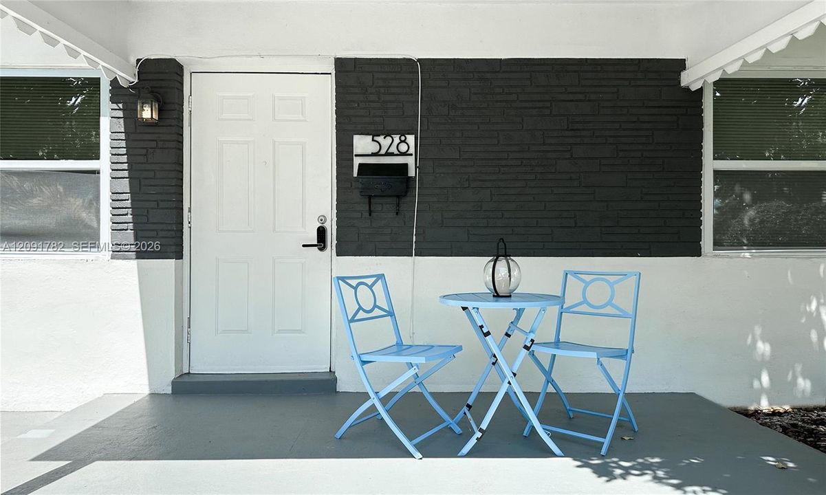 For Rent: $2,399 (2 beds, 1 baths, 1598 Square Feet)