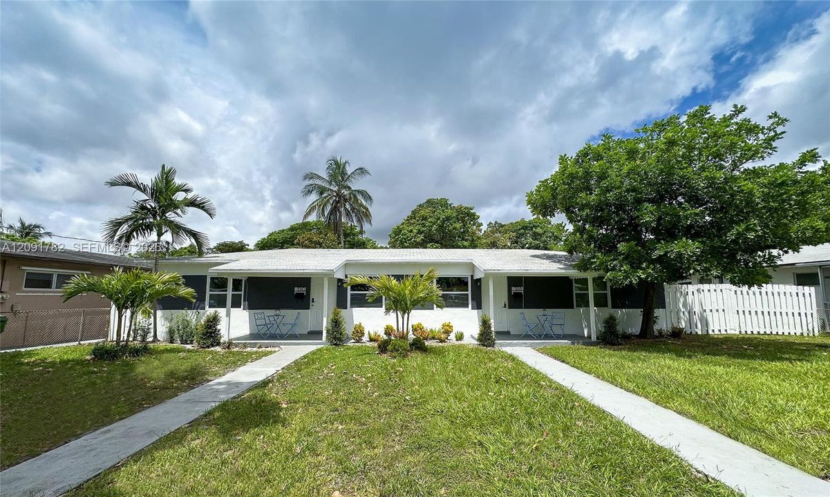 For Rent: $2,399 (2 beds, 1 baths, 1598 Square Feet)