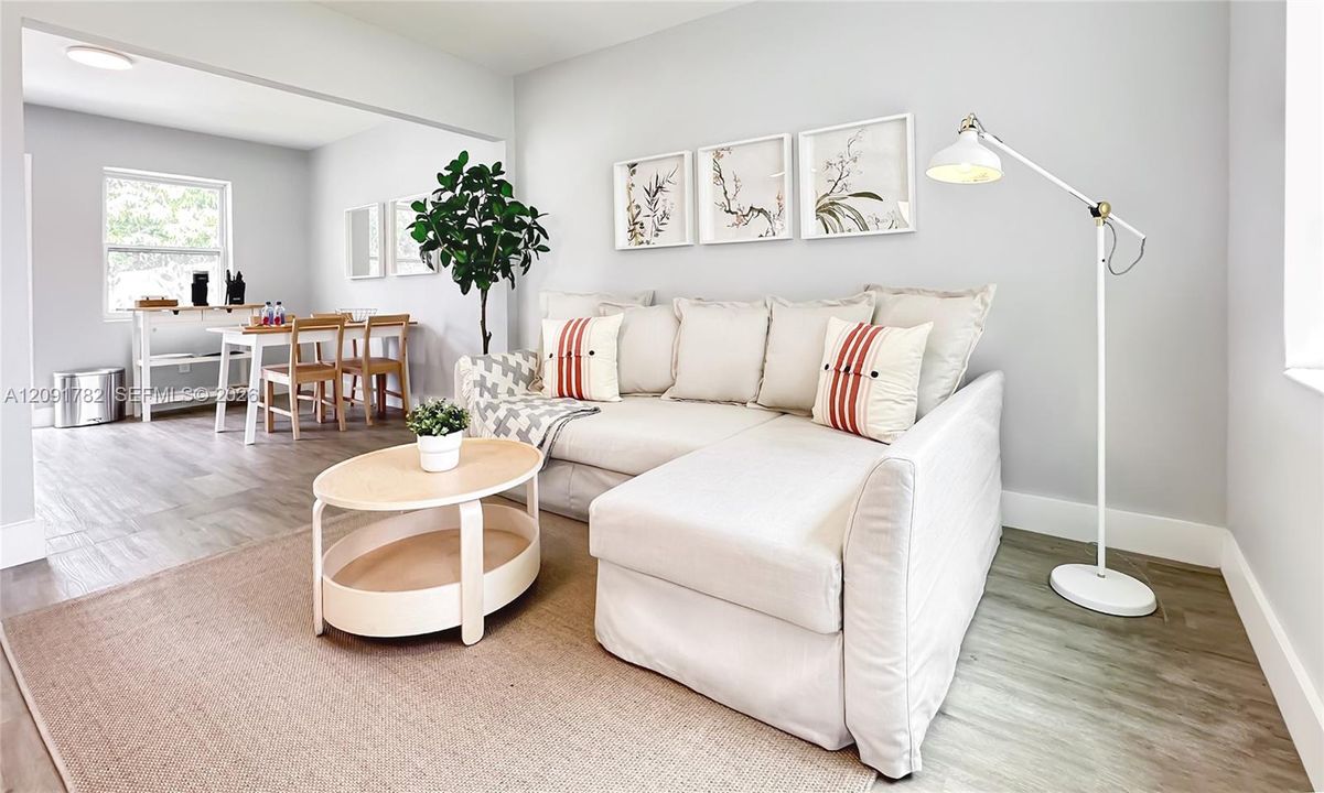 For Rent: $2,399 (2 beds, 1 baths, 1598 Square Feet)
