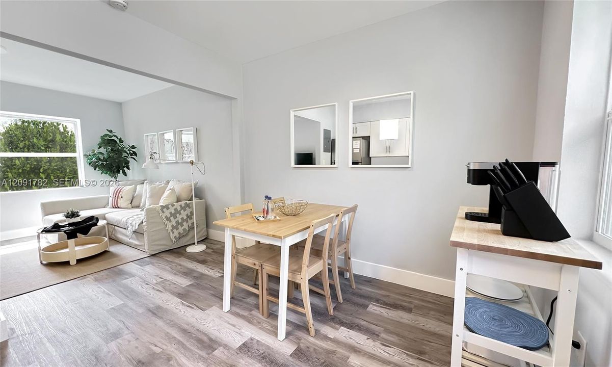 For Rent: $2,399 (2 beds, 1 baths, 1598 Square Feet)