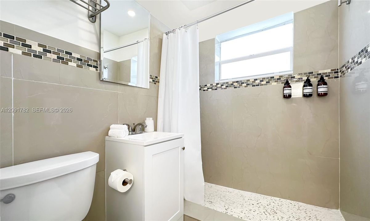 For Rent: $2,399 (2 beds, 1 baths, 1598 Square Feet)