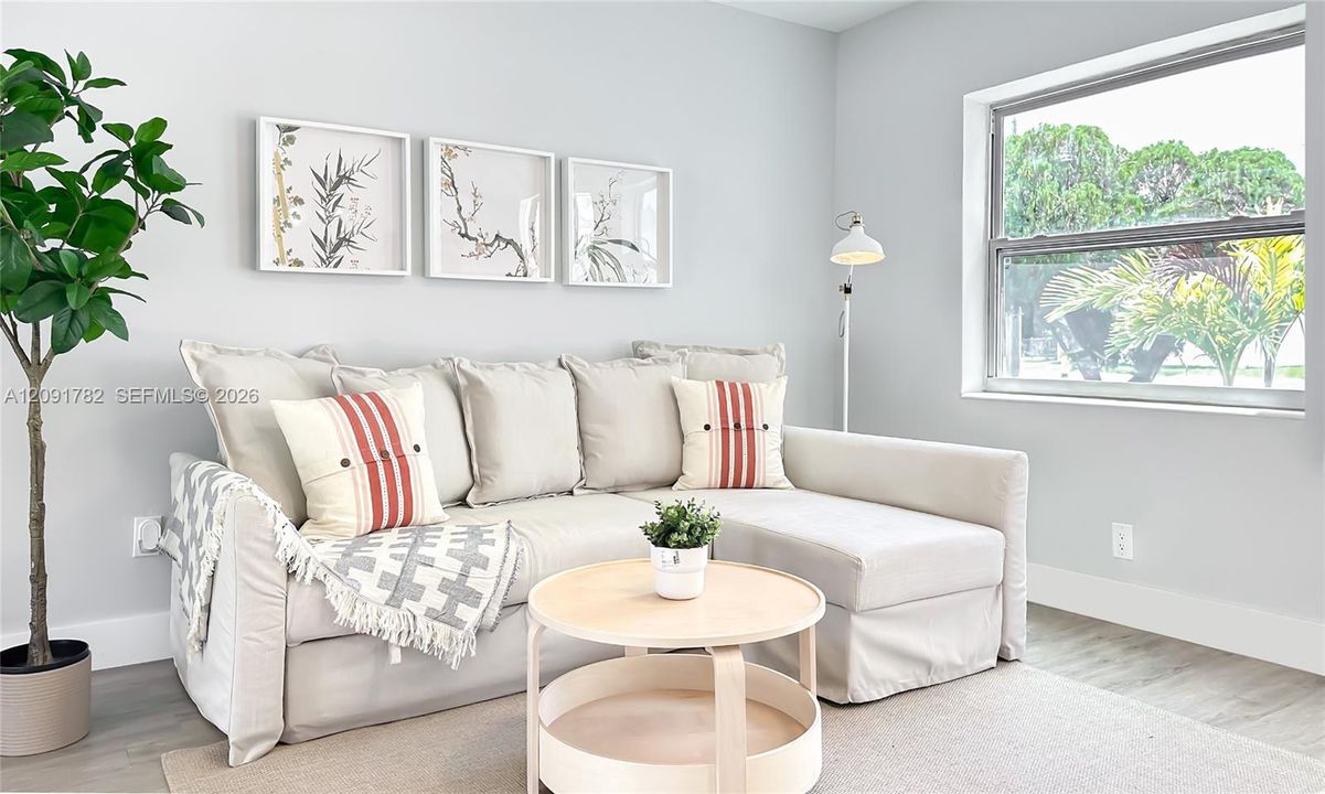 For Rent: $2,399 (2 beds, 1 baths, 1598 Square Feet)