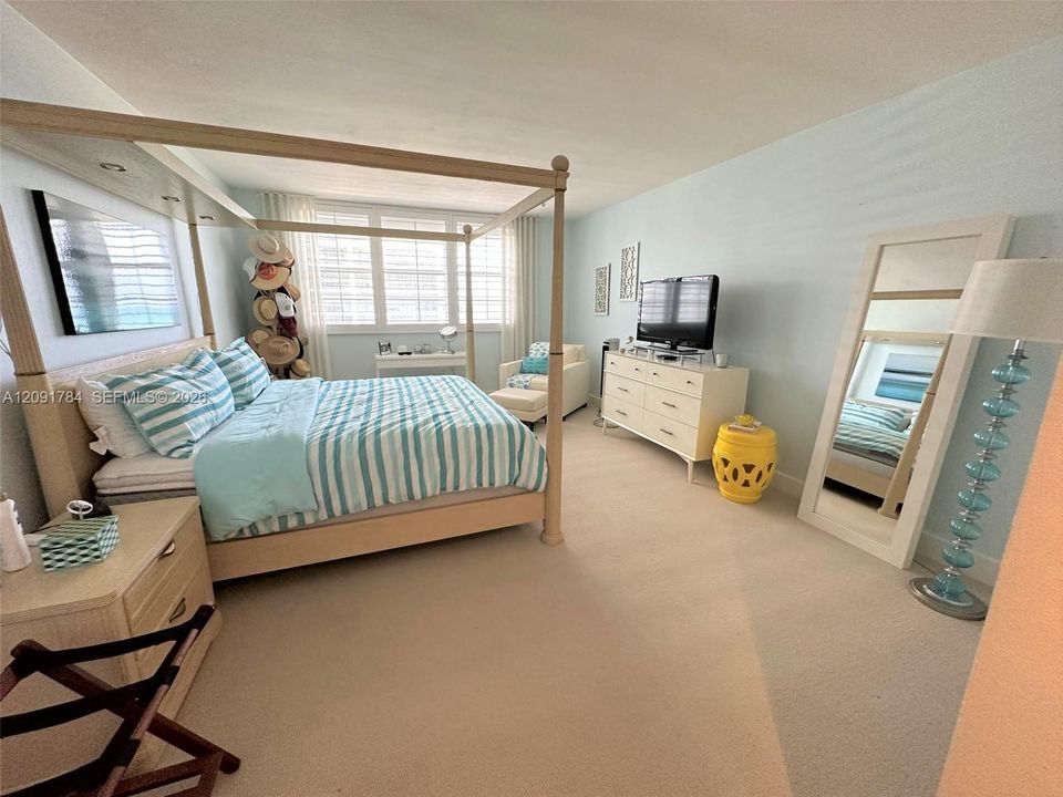 For Rent: $3,450 (1 beds, 2 baths, 1323 Square Feet)