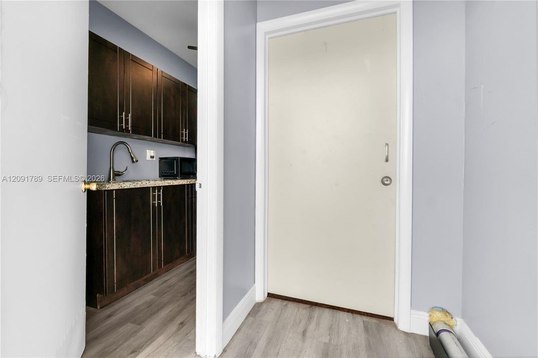 В аренду: $1,500 (1 спален, 1 ванн, 2490 Квадратных фут)