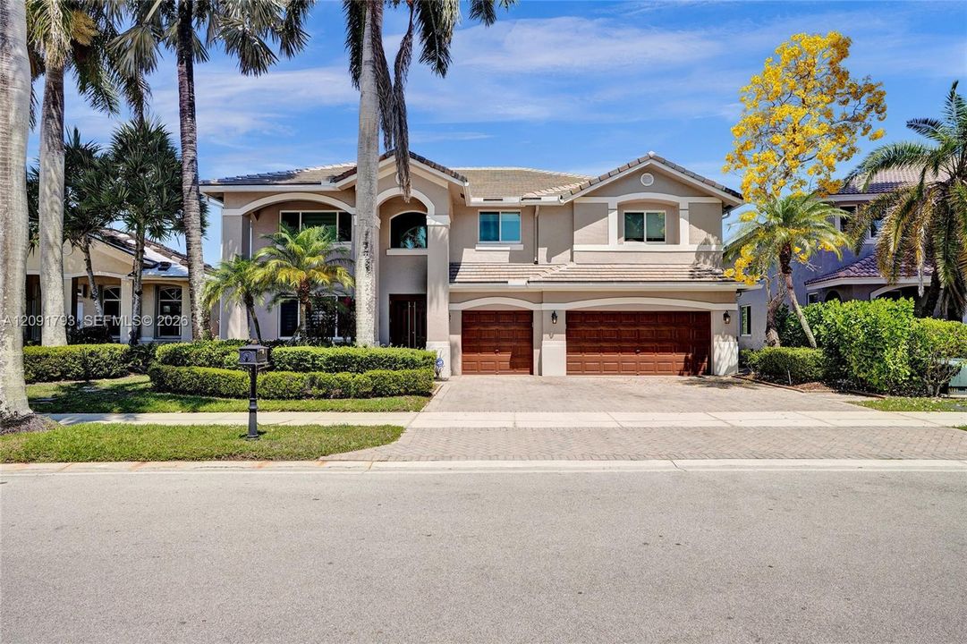 : $2,095,000 (6 camas, 4 baños, 3894 Pies cuadrados)
